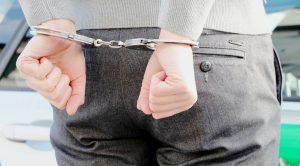 हेलमेटभित्र १८ लाख लुकाएर हिँड्ने पक्राउ