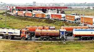 इन्धनः भारतबाट घटेर आयो नेपालमा उस्तै