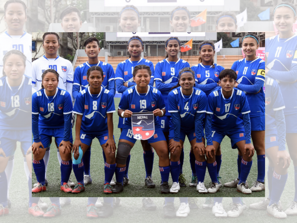 साफ यू-१७ महिला फुटबलमा भुटानको सामना गर्दै नेपाल