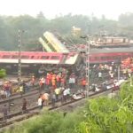 भारतको ओडिसामा रेल दुर्घटना, २३३ जनाको मृत्यु