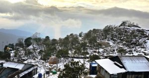 पाथीभरा क्षेत्रमा हिमपात, चिसो बढेपछि तीर्थयात्री प्रभावित