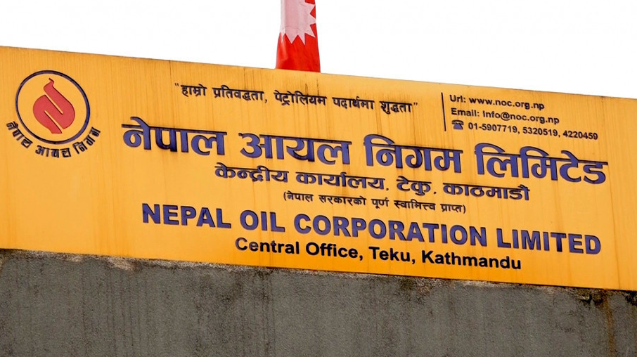 पेट्रोल र डिजेलमा ४ रुपैयाँ, ग्यासमा १५ रुपैयाँ बढ्यो
