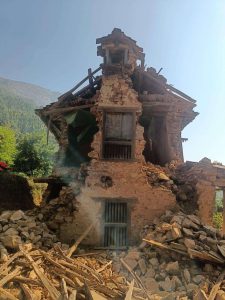 प्रधानमन्त्रीलाई प्रश्न- भूकम्प प्रभावित क्षेत्रमा पुनर्निर्माण कहिले ?