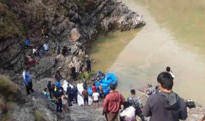 त्रिशुलीमा ट्याक्सी खस्दा ५ जनाको मृत्यु