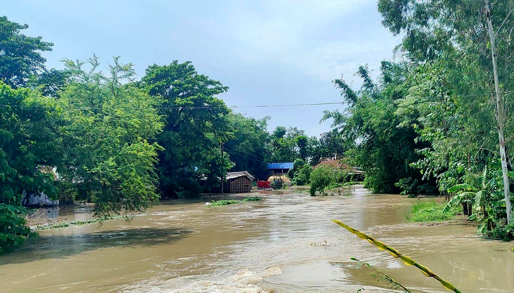 मोरङ र सुनसरीका खोलाहरूमा बाढी