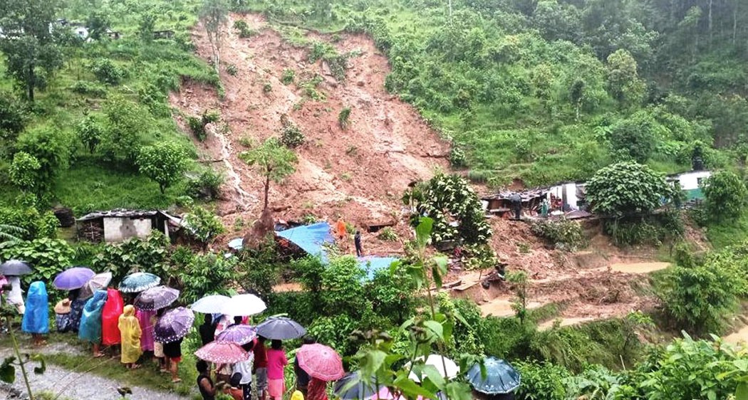 तनहुँमा पहिरोले पुरिएर ३ जनाको मृत्यु