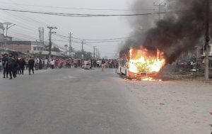बसको ठक्करले विद्यार्थीको मृत्युपछि खनारमा तनाव