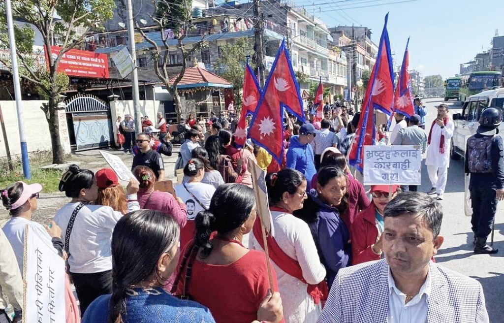 पोखराको सडकमा रवि लामिछानेका समर्थक