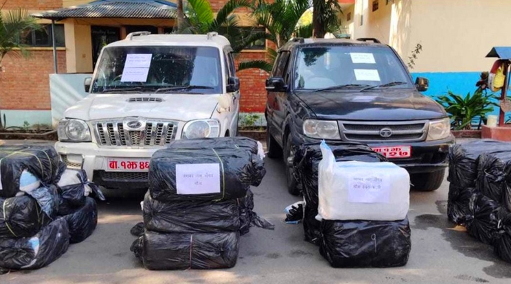 सरकारी नम्बर प्लेट लगाएर गाँजा तस्करी