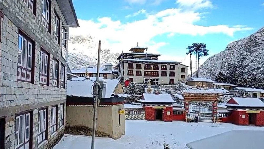 खुम्बु क्षेत्रमा हिमपात, तापक्रम माइनस ११ डिग्री