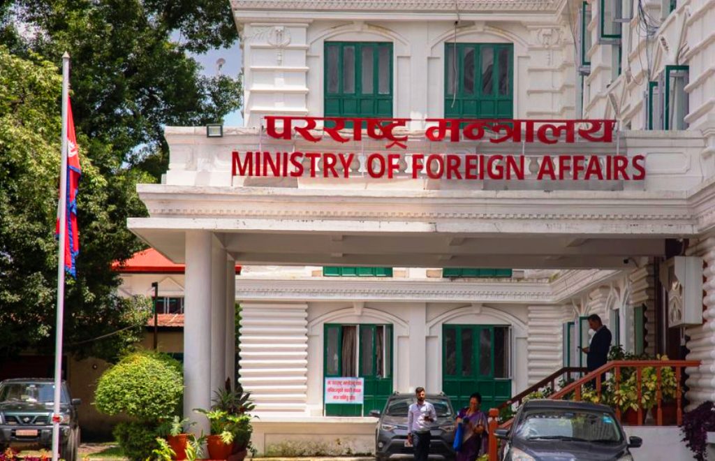 इरानमा रहेका सबै नेपाली सुरक्षित, सतर्क रहन परराष्ट्रको आग्रह