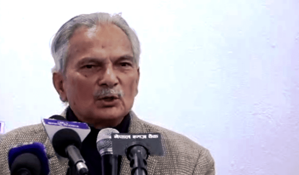 राजतन्त्र फ्याँकेर गणतन्त्र ल्याउनेहरु देश डुबाउँदैछन् : भट्टराई