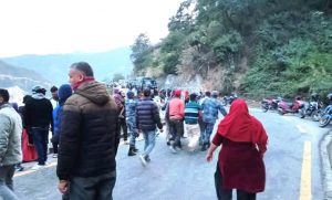 बीपी राजमार्गमा १५ दिनसम्म राति गाडी नचल्ने