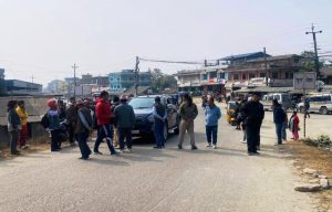 यातायात बन्द खुलाउन व्यवसायीको माग