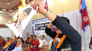 प्रचण्डको तस्बिर जलाइयो