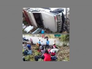 नेपालटारको घुम्ती सडकबाट खस्यो बोलेरो गाडी