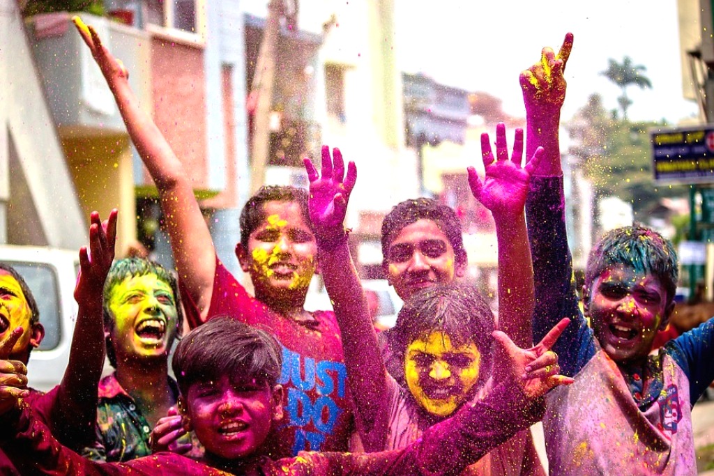 होली पर्व सभ्य रूपमा मनाउन मोरङ प्रशासनको आग्रह