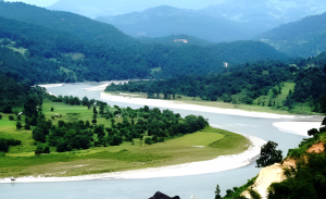 अरुण नदीमा बगेर २ जना विद्यार्थी बेपत्ता