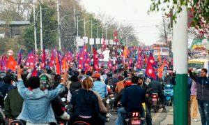 पूर्वराजा ज्ञानेन्द्रको स्वागत गर्दै समर्थकद्वारा चर्का नारा