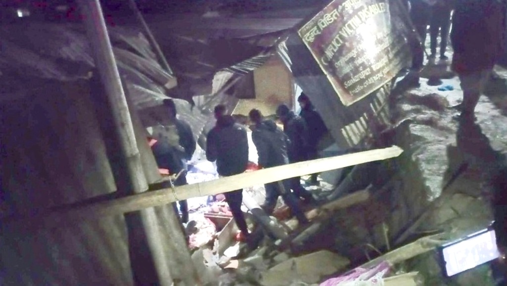 आश्रयस्थलमा छिर्यो टिपर, ३ जनाको मृत्यु