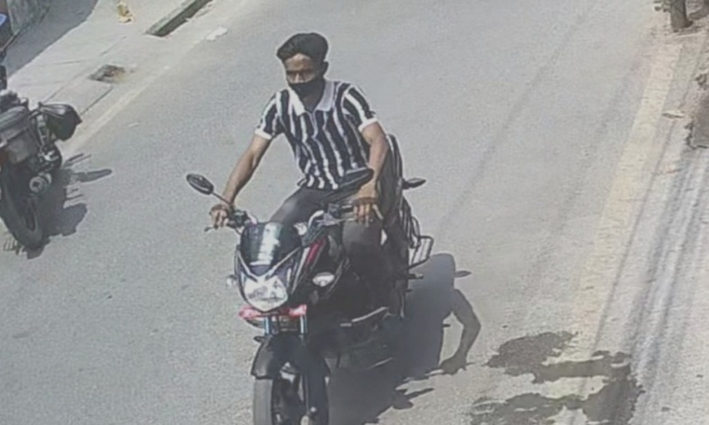 मोटरसाइकल चोरेर भारतमा बेच्नेहरू पक्राउ