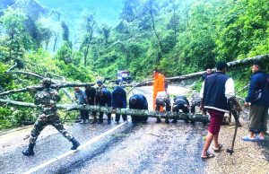 कोशीका ४ जिल्लामा यातायात अवरुद्ध