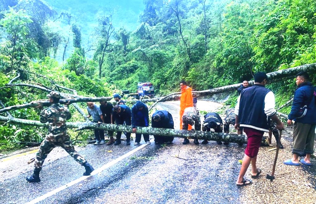 कोशीका ४ जिल्लामा यातायात अवरुद्ध