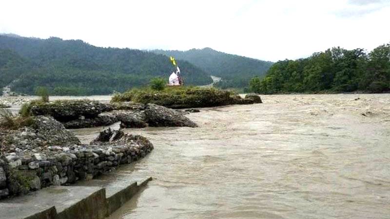 महाकालीमा पानीको बहाव उच्च, गाडी सञ्चालनमा रोक