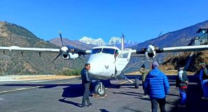 सोलुको फाप्लुमा काठमाडौंबाट आयो विमान