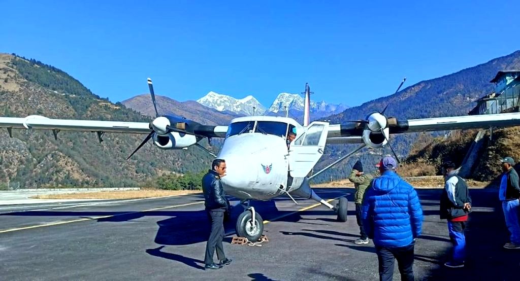 सोलुको फाप्लुमा काठमाडौंबाट आयो विमान