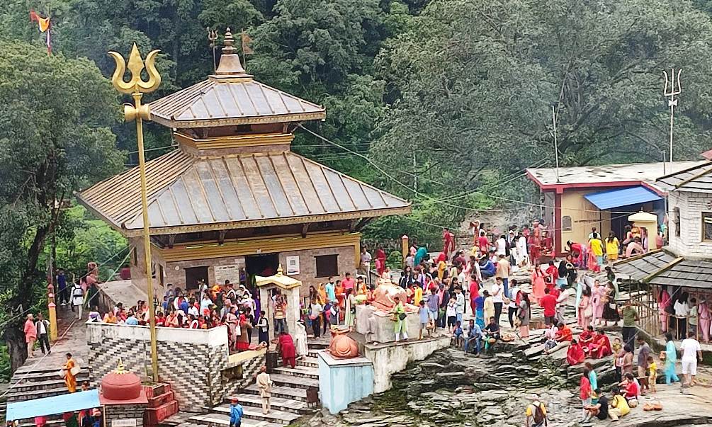 साउनको पहिलो सोमबार : शिवालयमा भक्तजनको घुइँचो