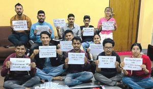 त्रिविविको शुल्क घटाउन माग गर्दै विद्यार्थी धर्नामा