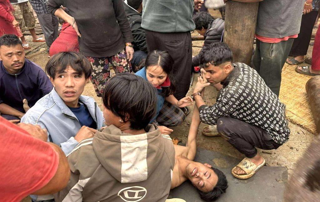 सेप्टिक ट्याङ्कीभित्र काम गर्दा ४ जना बेहोस, ३ गम्भीर
