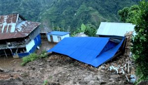पहिरोले पुरियो घर, भित्र थुनिएका ३ जनाको उद्धार