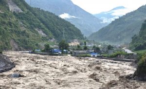 भोटेकोशी नदीमा बहाव बढ्यो, तटीय क्षेत्रमा सतर्कता अपनाउन आग्रह