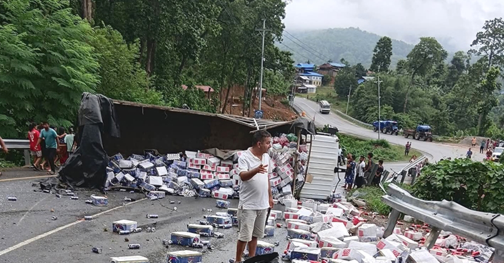उदयपुरमा ट्रकको ठक्करबाट वृद्धको मृत्यु, एक गम्भीर घाइते