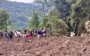 पहिरो प्रभावित इलाम जाँदै मन्त्रीद्वय अर्याल र घिसिङ