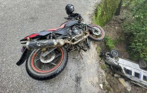 इलामको देउमाईमा गाडी र मोटरसाइकल ठोक्किँदा १० जना घाइते