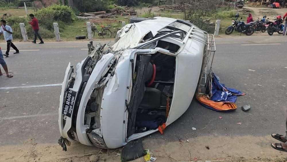 सिरहामा चार सवारी एकसाथ ठोक्किँदा १० जना घाइते