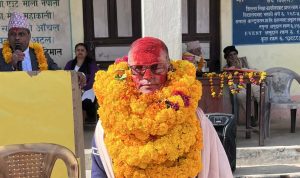 अवकाशप्राप्त शिक्षकद्वारा १ लाख १५ हजारको अक्षय कोष उपहार