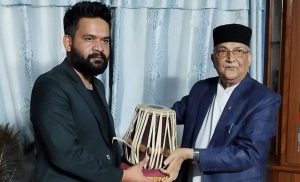 झापा-५ मा ‘हेभिवेट’ भिडन्त: उम्मेदवारी दर्ता गर्न बालेन र ओली दमकमा