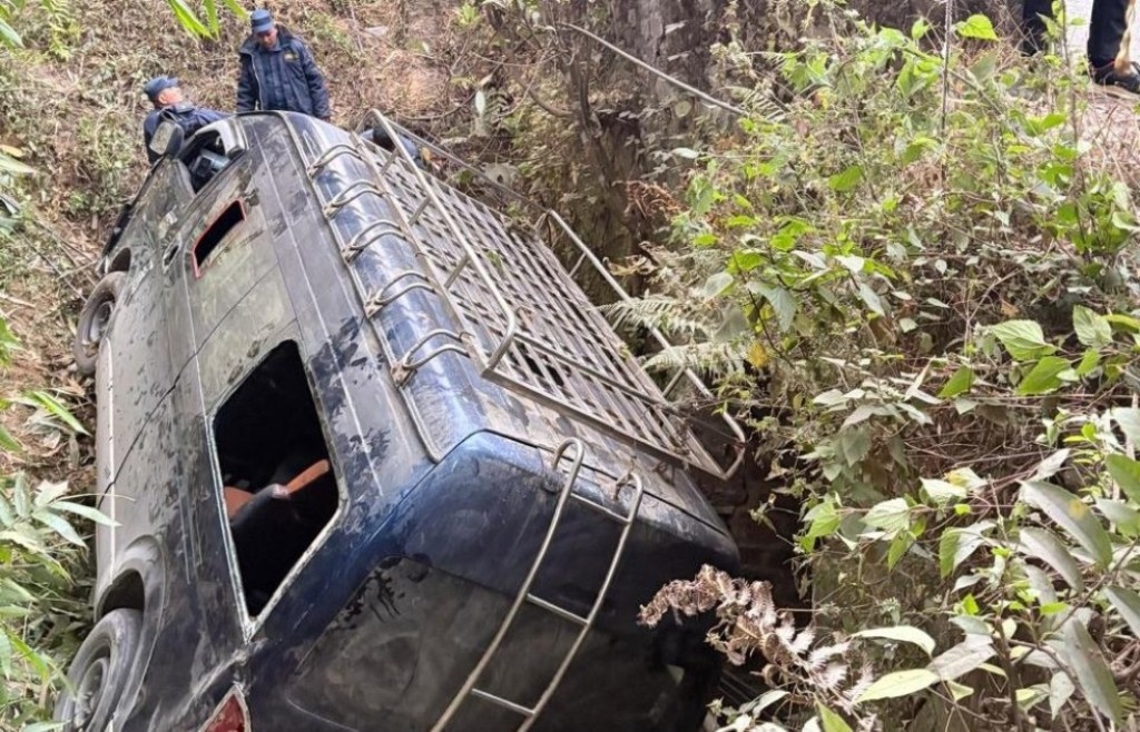 धनकुटाको निगालेमा माइक्रो बस दुर्घटना, ७ जना घाइते