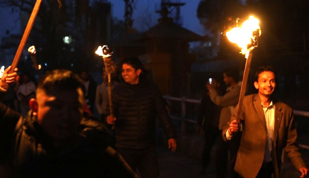 अनेरास्ववियुको प्रदर्शन : बालेन शाहको पुत्ला दहन