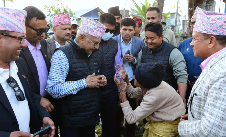 एमालेलाई सिध्याउन देशमै आगो लगाइयो : ओली