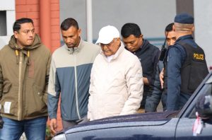 ओलीसँग अस्पतालमै बयान सुरु, लेखकको बयान सकियो