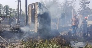 एकै छिनमा मुसहर बस्तीका १० घर खरानी