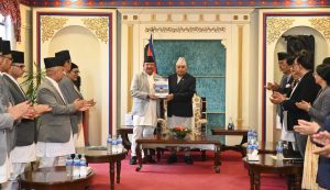 निर्वाचनको प्रतिवेदन राष्ट्रपति पौडेललाई बुझाइयो