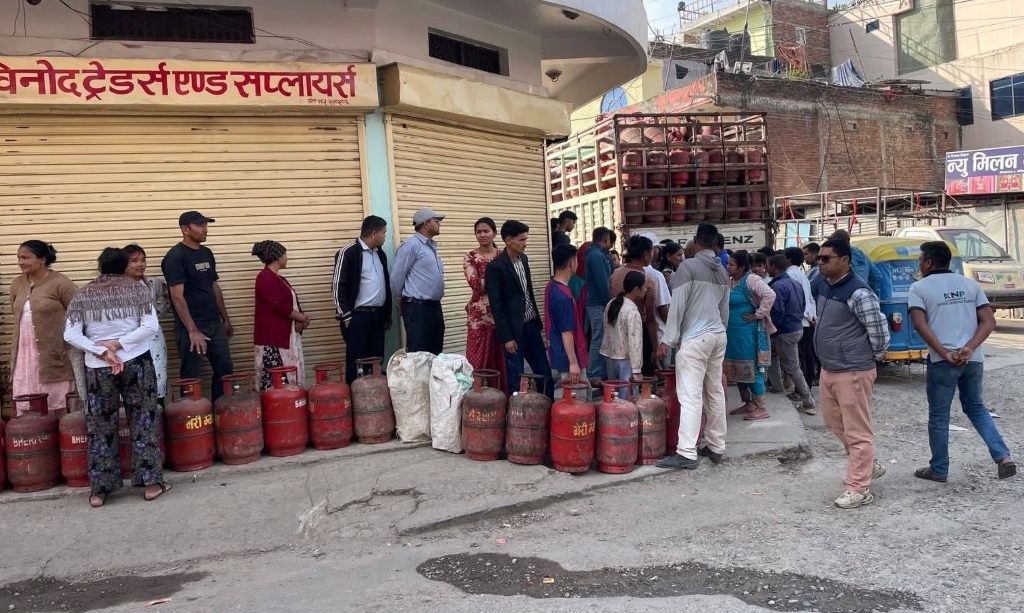 ग्यास र इन्धनमा कालोबजारी गरे कारबाहीको चेतावनी