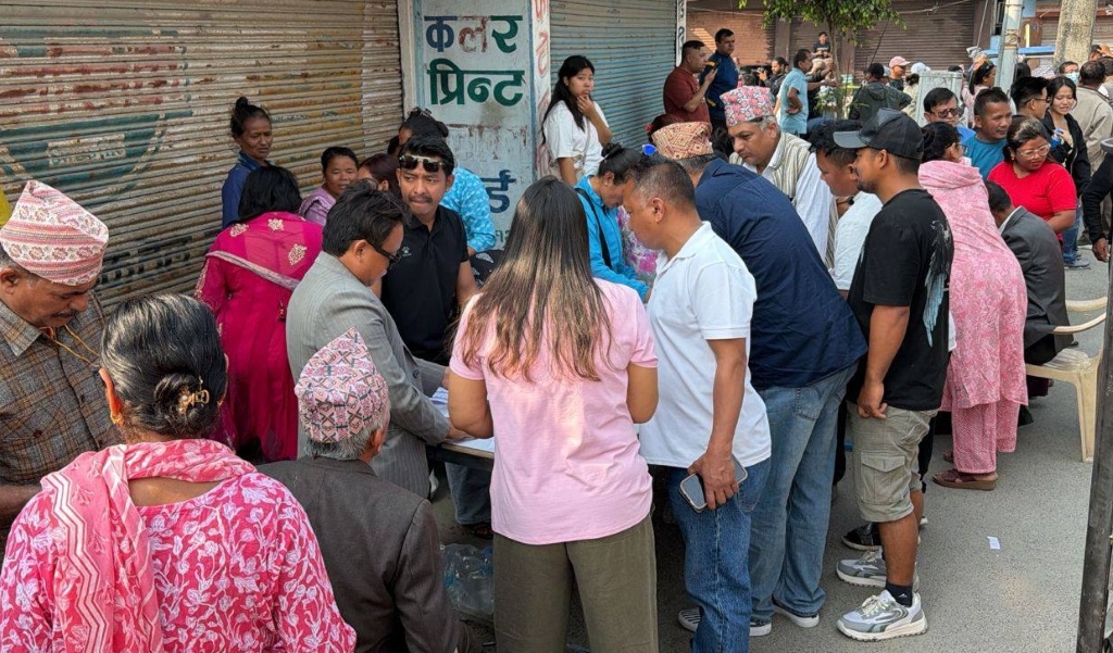 झापा-५ मा चुनावी उत्साह: १ बजेसम्म ४५ प्रतिशत मतदान