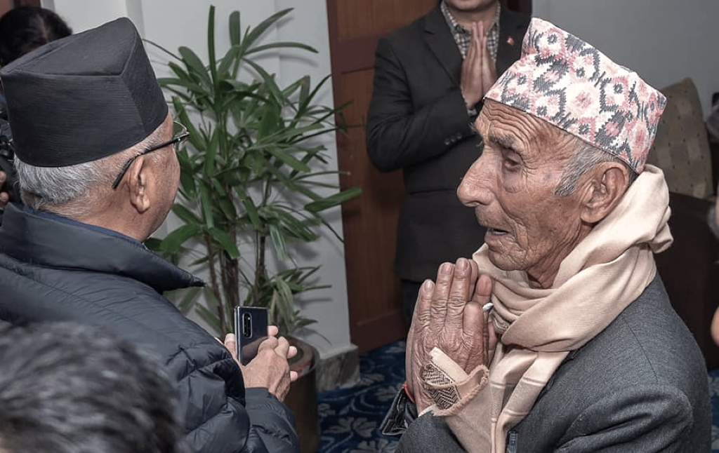 एमाले अध्यक्ष ओलीलाई पितृशोक